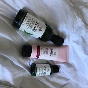 THE BODY SHOP SKIN SET